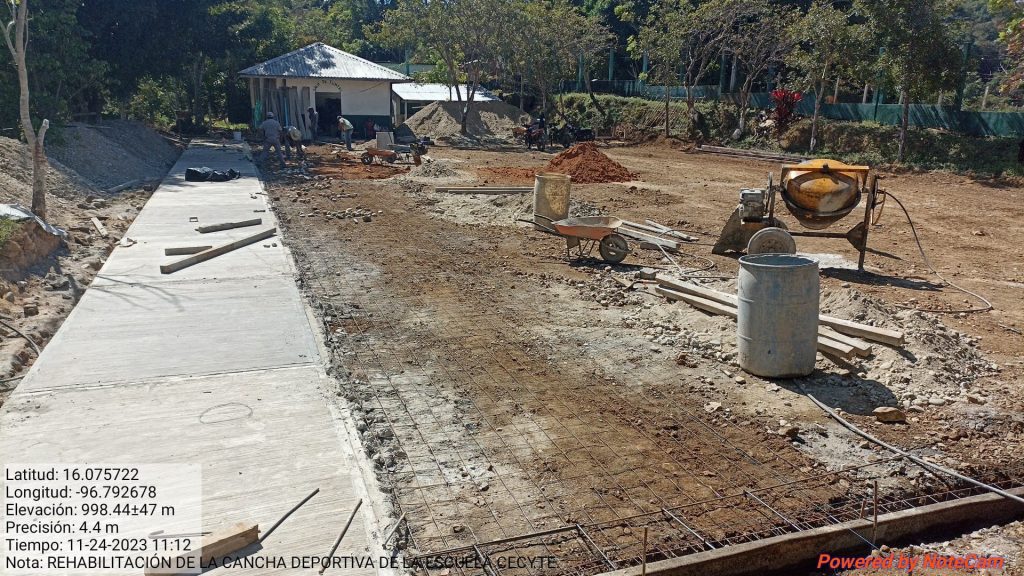 Progresan los trabajos de rehabilitación en la cancha deportiva del EMSAD 13