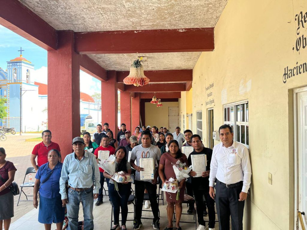 Cinco parejas se unen en matrimonio en las Bodas Colectivas Gratuitas en San Baltazar Loxicha