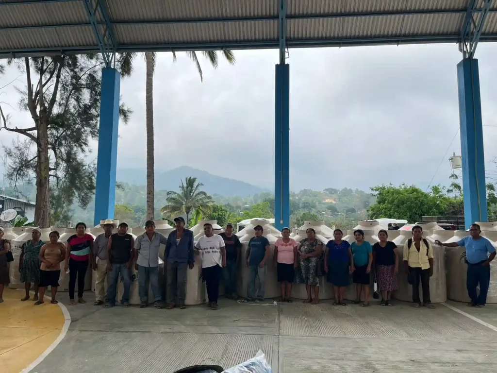 Entrega de Tinacos Rotoplas Subsidiados en San Baltazar Loxicha