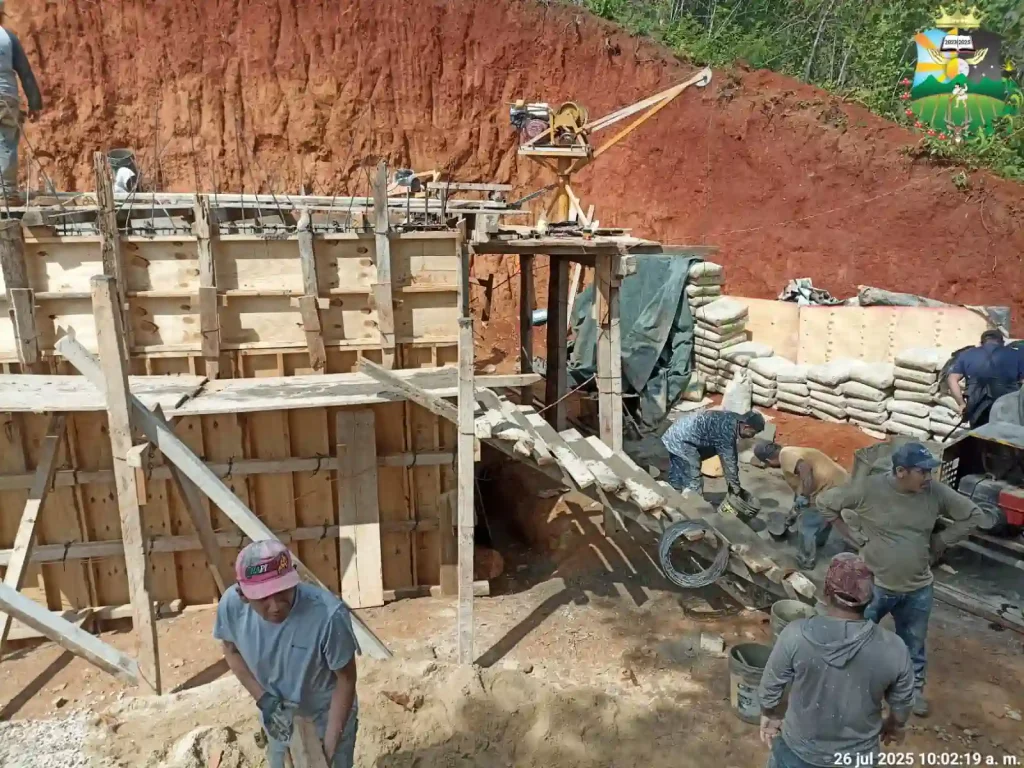 Avanza la construcción del tanque de agua potable en el Barrio El Rosario con exitoso colado estructural