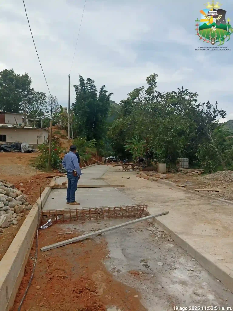 Da Inicio la Pavimentación con Concreto Hidráulico en la Calle Oriente en la localidad Unión del Sur