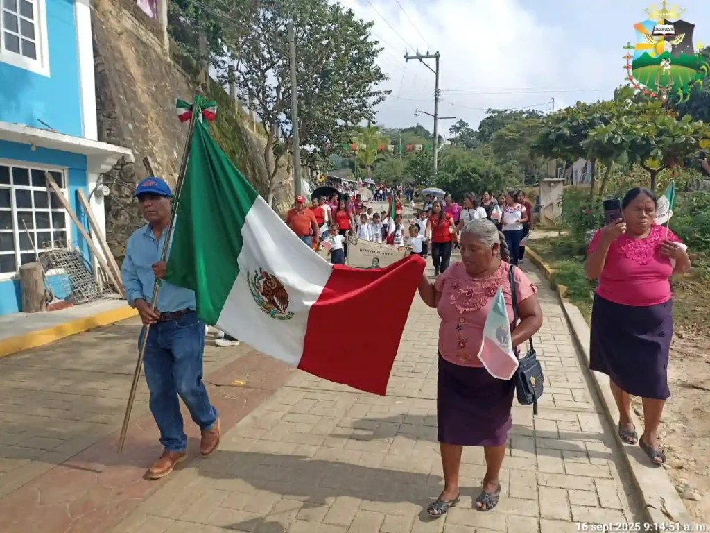 Desfile, juegos y boxeo con sabor a pueblo: así celebró San Baltazar Loxicha el 16 de septiembre