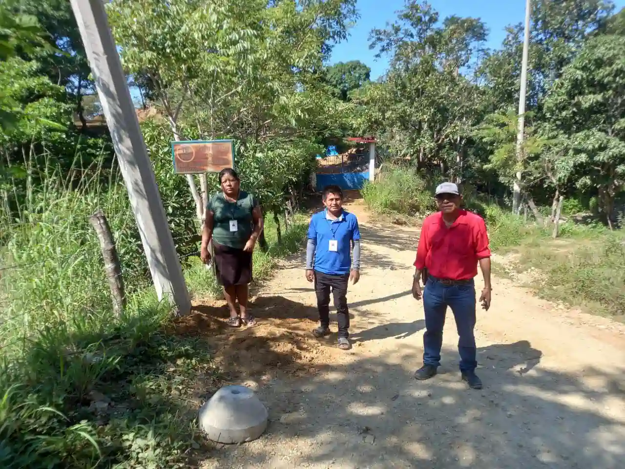 Supervisan avances de la ampliación de red eléctrica en Santa Martha Loxicha